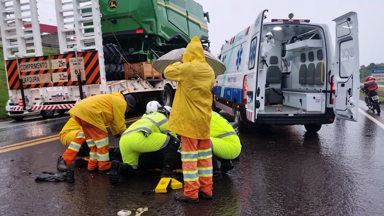 Motociclista fica ferido após colisão traseira na BR-277 em Cascavel