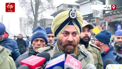 ٹریفک پولیس کی جانب سے 2 بائک، ایک اسکوٹر اور 3 گاڑیاں ضبط کی گئیں