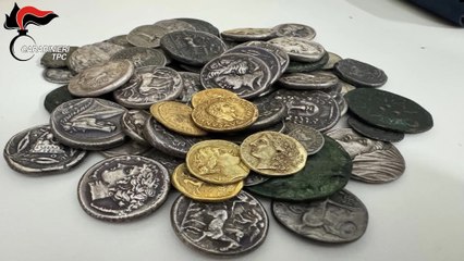 "Ghenos-Scylletium", arrestati "tombaroli" tra Calabria e Sicilia: 12mila reperti archeologici sequestrati (12.12.25)