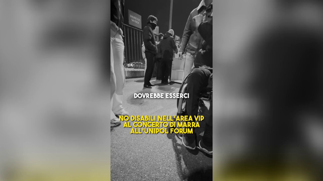 Milano, il fan di Marracash «respinto» dall'area vip dell'Unipol Forum: «Pericolosa per i disabili». «Io discriminato»