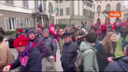 Kilt scozzesi e suono di cornamuse al corteo Cgil a Firenze per lo sciopero generale