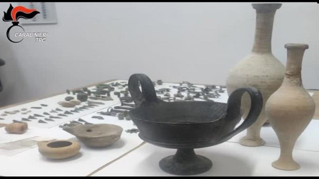 Ricettazione di beni archeologici e scavi clandestini: 56 ordinanze