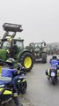 Des centaines de tracteurs bloquent une réunion sur l'eau près de Rennes
