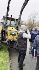 Des centaines d'agriculteurs manifestent contre l'interdiction de produits chimiques sur certaines zones sensibles