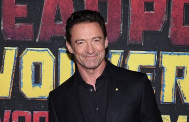 Hugh Jackman révèle s’être secrètement uriné dessus durant une comédie musicale : "J'ai arrêté de chanter..."