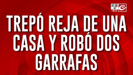 Ratero trepó reja y se robó dos garrafas de una vivienda. Mirá el video