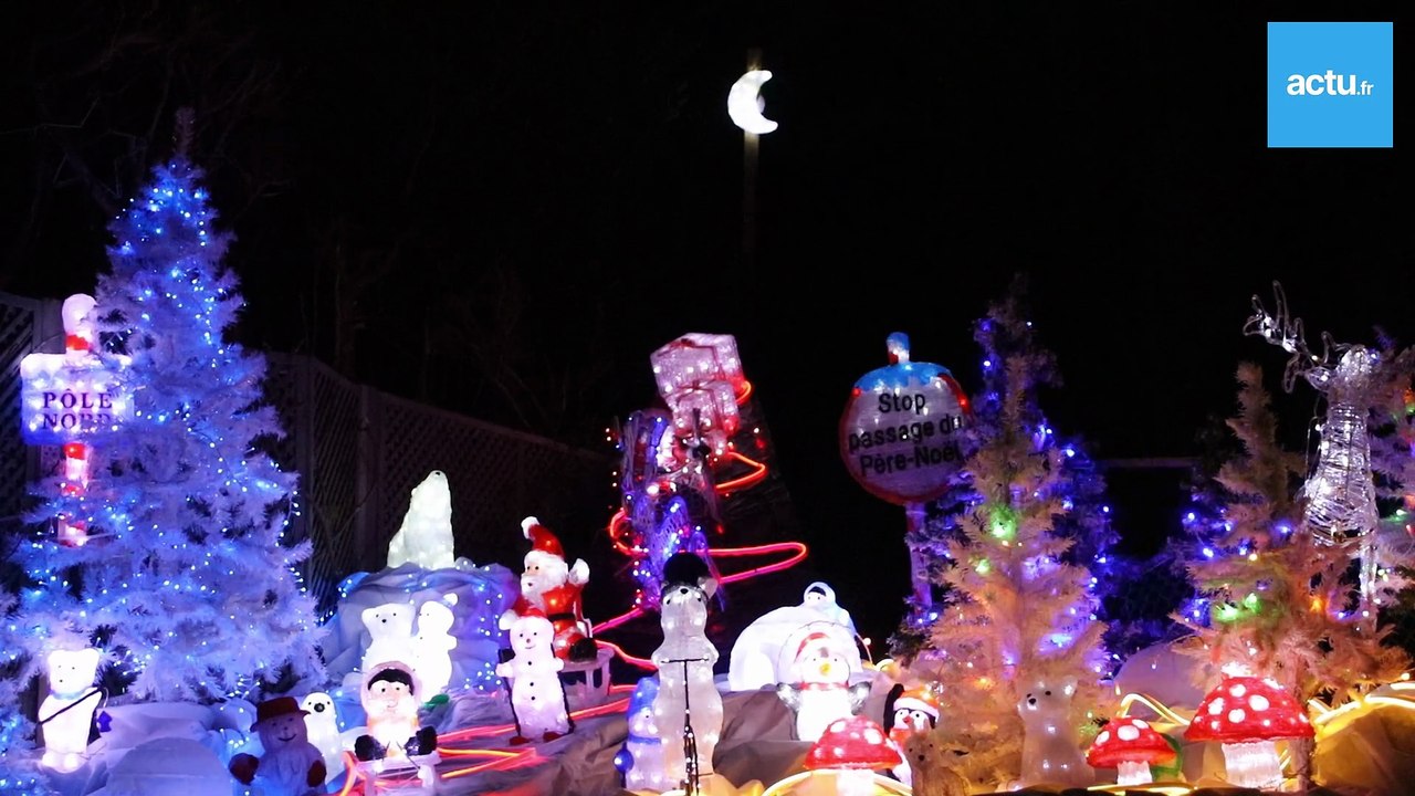 Un immense village de Noël dans son jardin