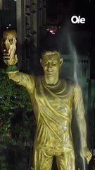 Hindistan'da yapılan 21 metrelik Lionel Messi heykeli, ziyaretçilere açıldı