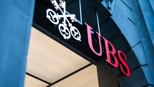 UBS Shares Surge as Lawmakers Push for Weaker Capital Rules