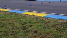 Les ambulanciers apprennent à piloter sur le circuit des 24 Heures du Mans