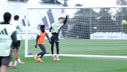 Último entrenamiento del Madrid antes del Alavés: Xabi se la juega