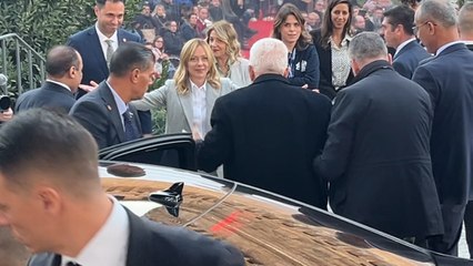 Ovazione ad Atreju per Abu Mazen, Meloni: «Oggi smentiamo falsità sul governo»