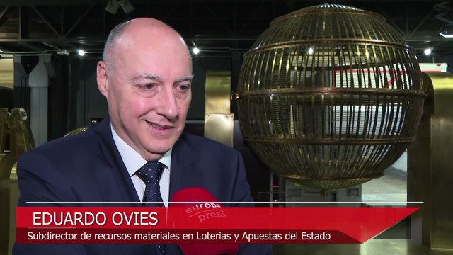 Los bombos y el resto de elementos del sorteo de lotería de Navidad ya están en el Teatro Real