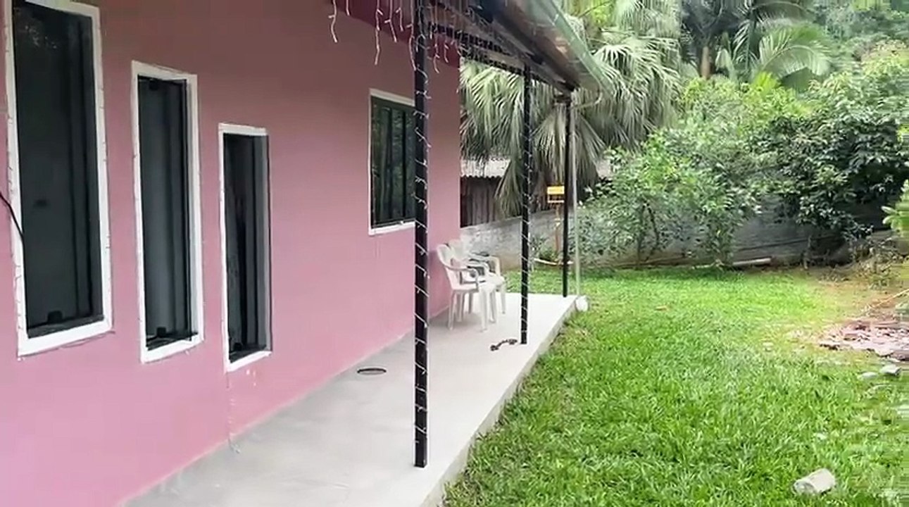 GPS indica caminho errado  e caminhão quase tomba em cima de casa em Blumenau