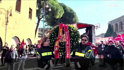 Sciopero generale a Roma, omaggio all'operaio della Torre dei Conti