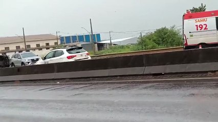 Viatura do Choque capota ao seguir em comboio pela BR-369 em Corbélia