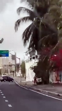 Condutora faz zigue-zague durante tentativa de roubo em Fortaleza