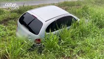 Carro capota após aquaplanar na BR-163 em Cascavel