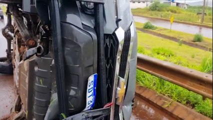 Viatura que capotou na BR-369 é da Polícia Penal e estava com 4 ocupantes