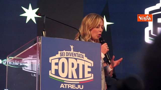 Meloni accoglie Abu Mazen sul palco di Atreju: Sua presenza fa giustizia di tante bugie su di noi