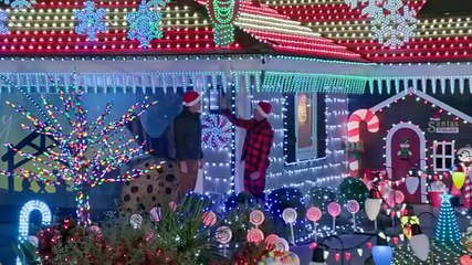 The Great Christmas Light Fight Season 13 Episode 1
