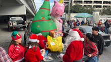 Fiscalía de Nuevo León ilumina la Navidad: Lleva comida, juguetes y esperanza a familias en el Hospital Universitario
