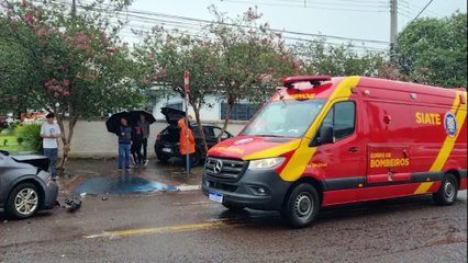 Forte colisão entre Argo e Ônix deixa duas mulheres feridas no bairro Pacaembu