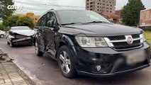 Dois carros se envolvem em batida no Centro de Cascavel