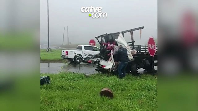 Homem fica preso às ferragens de caminhão na BR 369
