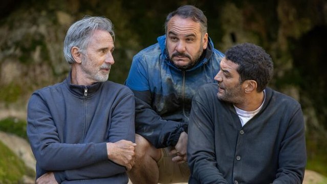 Hommes au bord de la crise de nerfs