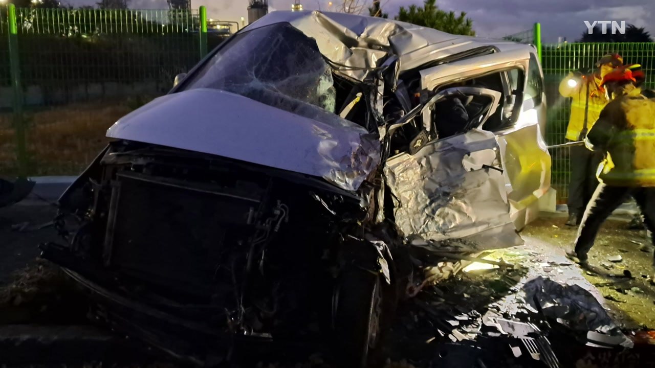 27t 탱크로리, 승합차와 충돌...1명 사망·5명 부상 / YTN