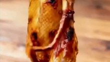Crazy! Roasted duck’s weird dance surprises all