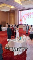 After the news of his engagement to another woman was chilling, she let go of the past and started a new life, but when she shone brightly, the man who disappeared for five years suddenly returned with a noble appearance, and his eyes were full of affecti