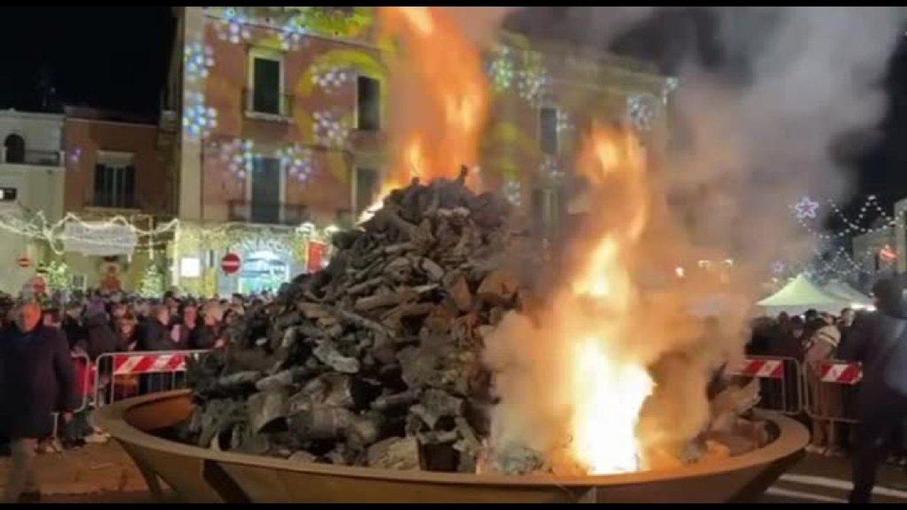 La tradizione del "Jò a Jò" a Corato: il grande falò per Santa Lucia