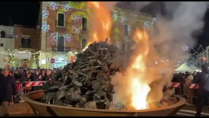 La tradizione del "Jò a Jò" a Corato: il grande falò per Santa Lucia
