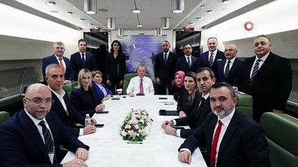 Cumhurbaşkanı Erdoğan, Türkmenistan dönüşü basın mensuplarıyla sohbet etti