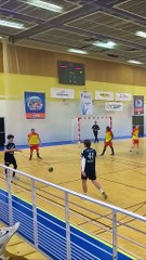 Celui qui trouve le nombre de 'Ouiiiii' dans cette vidéo, je m'abonne à lui #handball