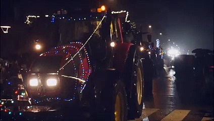 Pour Noël, un défilé de tracteurs illuminés par les agriculteurs en Ille-et-Vilaine