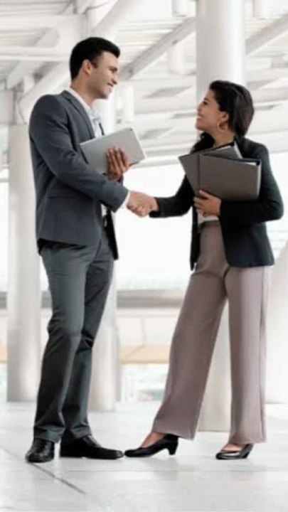 A perfect 1-minute guide to introduce yourself confidently in English. Great for interviews, classrooms, meetings, and speaking practice.