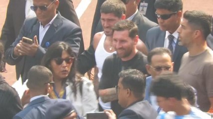 Messi arriva in India: tifosi in delirio, poi la "fuga" che scatena il caos