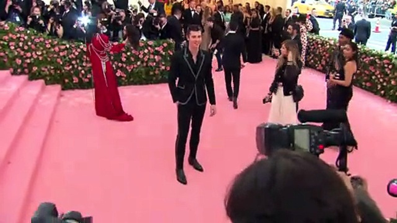 Ariana Grande Responds To Victoria Justice Feud & Selena Gomez Reacts To Hillsong Drama