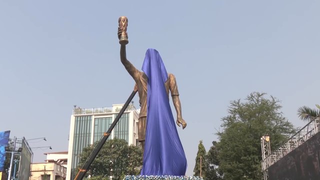 Messi’s 70-foot tall statue unveiled in India’s Kolkata