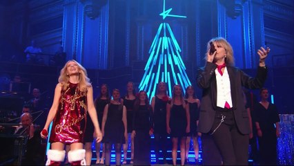 2000 Miles (Pretenders song) with Chrissie Hynde - Kylie Minogue (live)