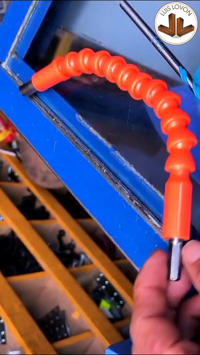 ADAPTADOR FLEXIBLE PARA COLOCAR TORNILLOS EN LUGARES IMPOSIBLES CARPINTERIA - Luis Lovon