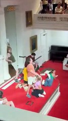 Universidade causa polêmica ao simular atos sexuais em cerimônia de boas vindas a calouros