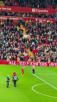 Mohamed Salah a effectué un tour d'honneur après la victoire de Liverpool face à Brighton - Foot - Premier League