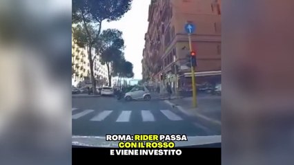 Viale Eritrea, il rider passa in bicicletta con il semaforo rosso la Smart lo investe