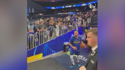 La canasta de fantasía de Curry desde el túnel de vestuarios