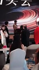 أنقذ الـCeo المفلس فتاة مسكينة، ولم يعلم أنّها تملك سحرًا! منحتْه ثروة هائلة… وبدأ الحب