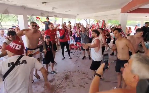 Los hinchas del Pincha, horas antes de la gran final en Santiago del Estero